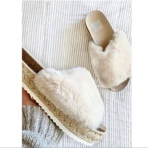 Dolce Vita Ilenia Faux Fur Slides